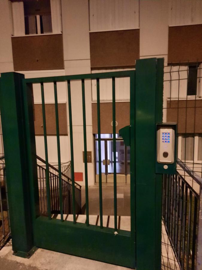 Grand Appartement Fonctionnel Et Calme Sur Lyon8 A 2 Pas Du Metro מראה חיצוני תמונה